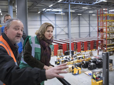 Minister Van Nieuwenhuizen visits Prologis Park Nieuwegein